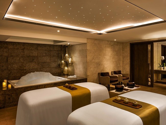 Couples Under The Mistletoe